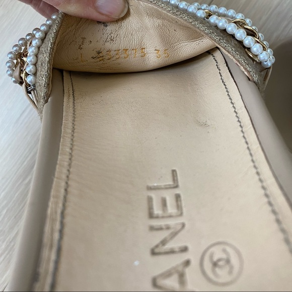 CHANEL Beige and Gold Sandals - Picture 4 of 7